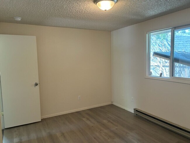 Building Photo - 1805 N Catherine St