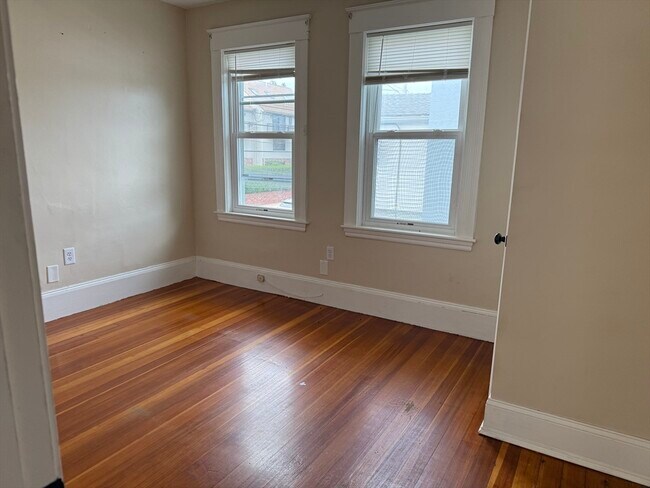 Building Photo - 1706 Shore