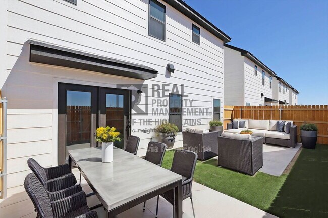 Building Photo - 4710 Clive Ave