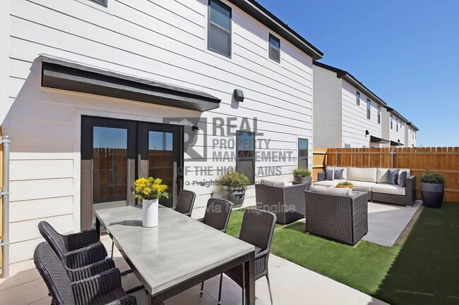 Building Photo - 4720 Clive Ave