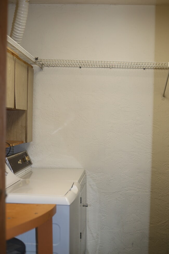 Laundry room - 266 Timberline Trl