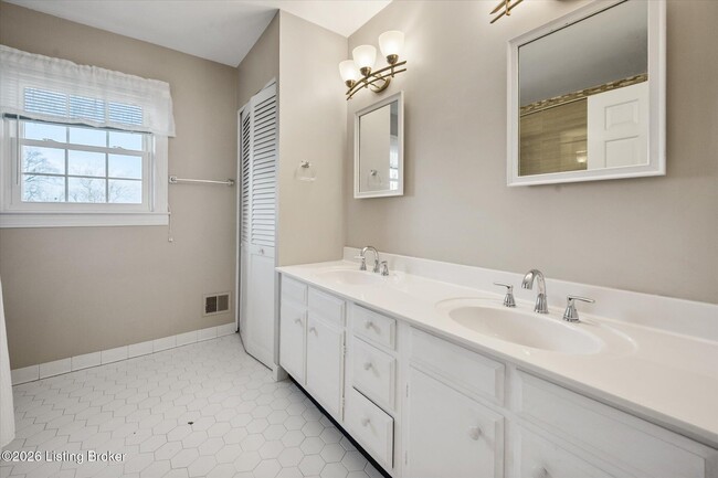 Building Photo - 7008 Foxcroft Pl