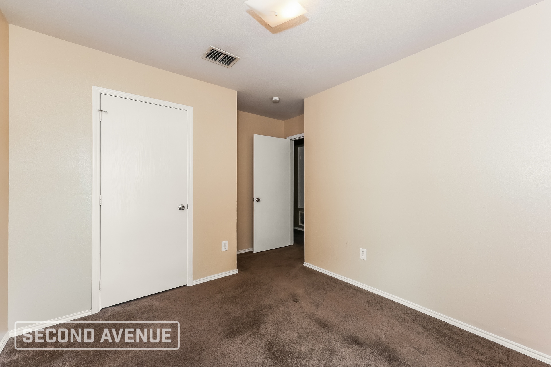 Building Photo - 6152 River Pointe Dr