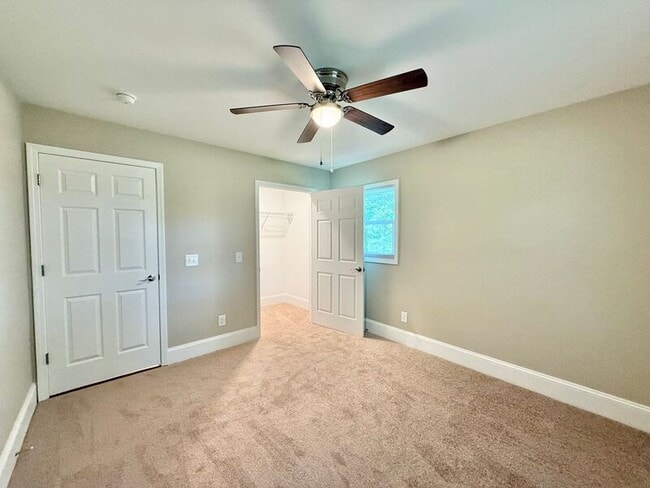 Building Photo - 5305 Castlebrook Dr