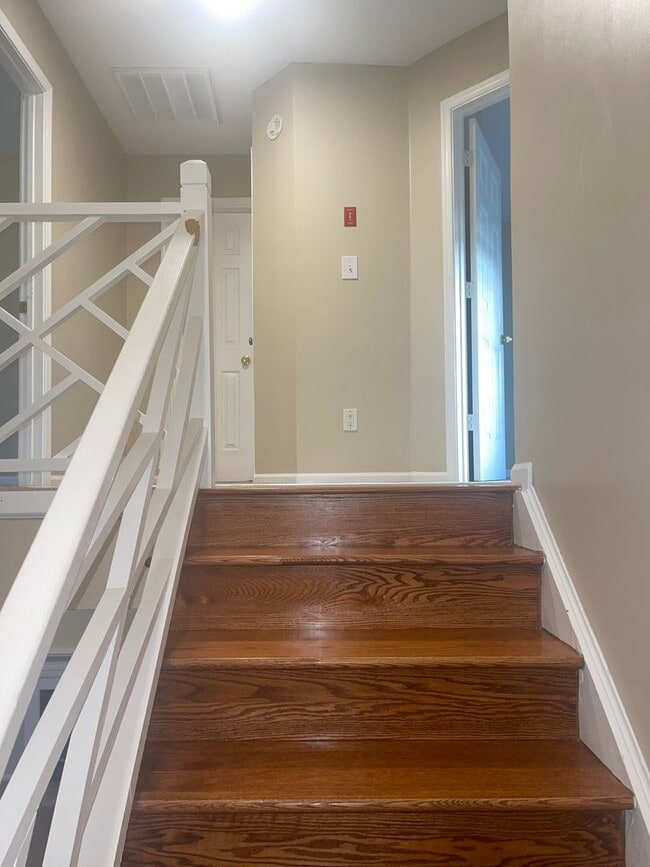 Building Photo - 820 E Willow Point Pl
