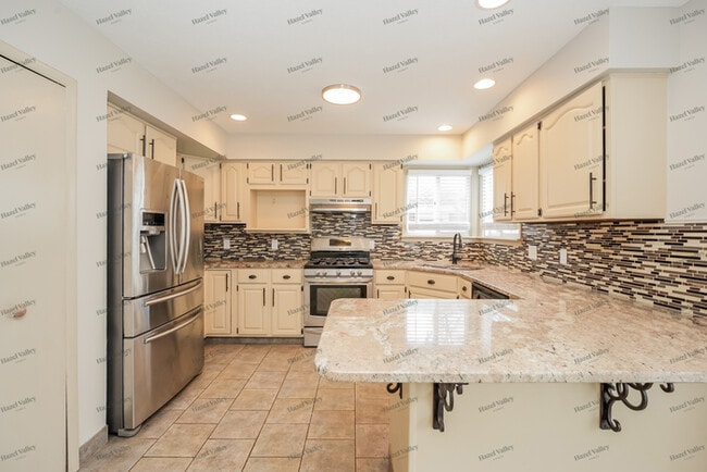 Building Photo - 3678 Lake Ave