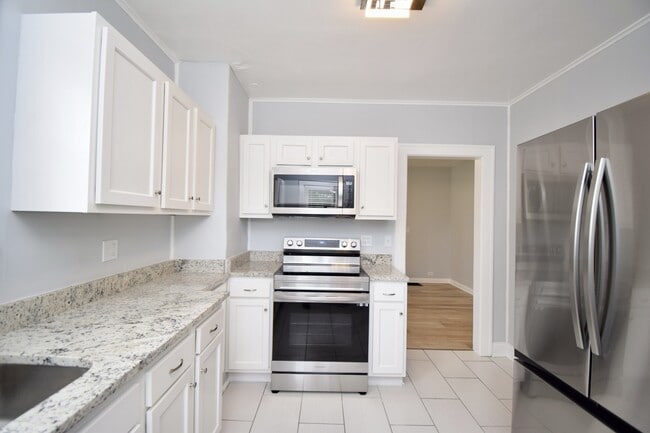 Building Photo - 1701 Sundale Ave