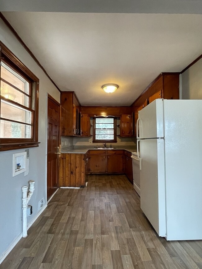 Building Photo - 3 bedroom 1.5 Bathroom