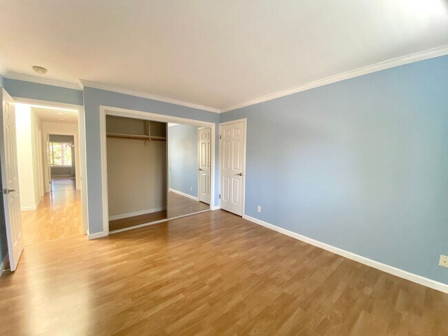 Building Photo - Spacious 4-Bedroom Irvington Home with Mod...