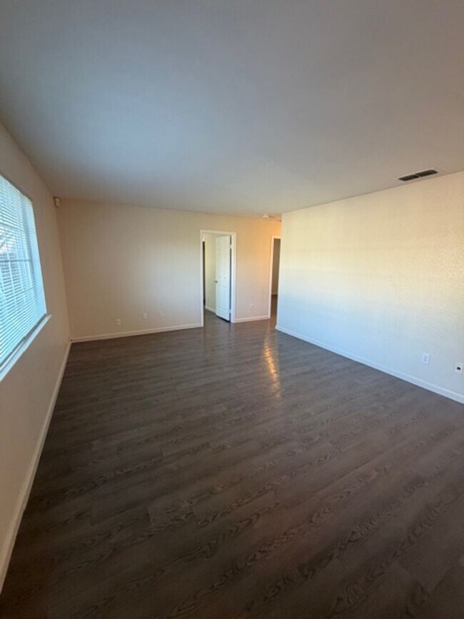 Building Photo - 7585 Twin Oaks Ave