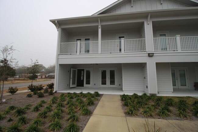 Building Photo - 100 Beach Dr
