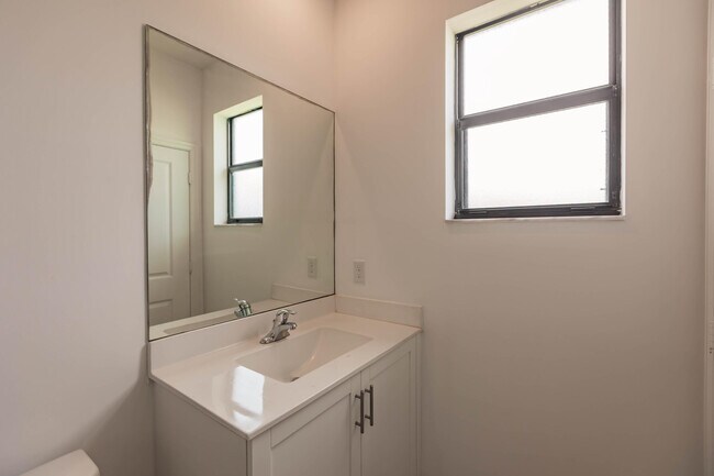 Building Photo - 20742 NE 5th Ct