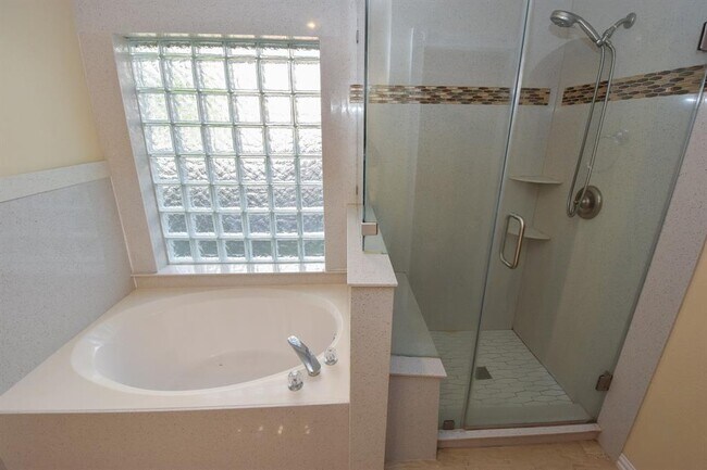 Building Photo - 14814 Cantor Cir