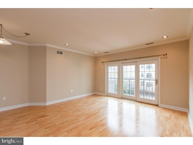Building Photo - 500 Admirals Way