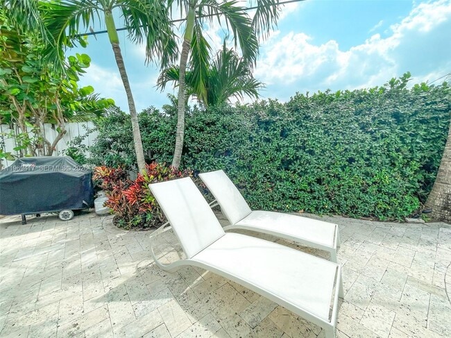 Building Photo - 2932 NE 36th St