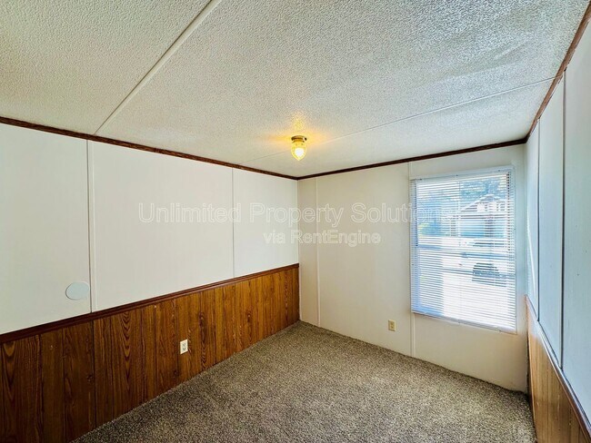 Building Photo - 120 Zack Cir