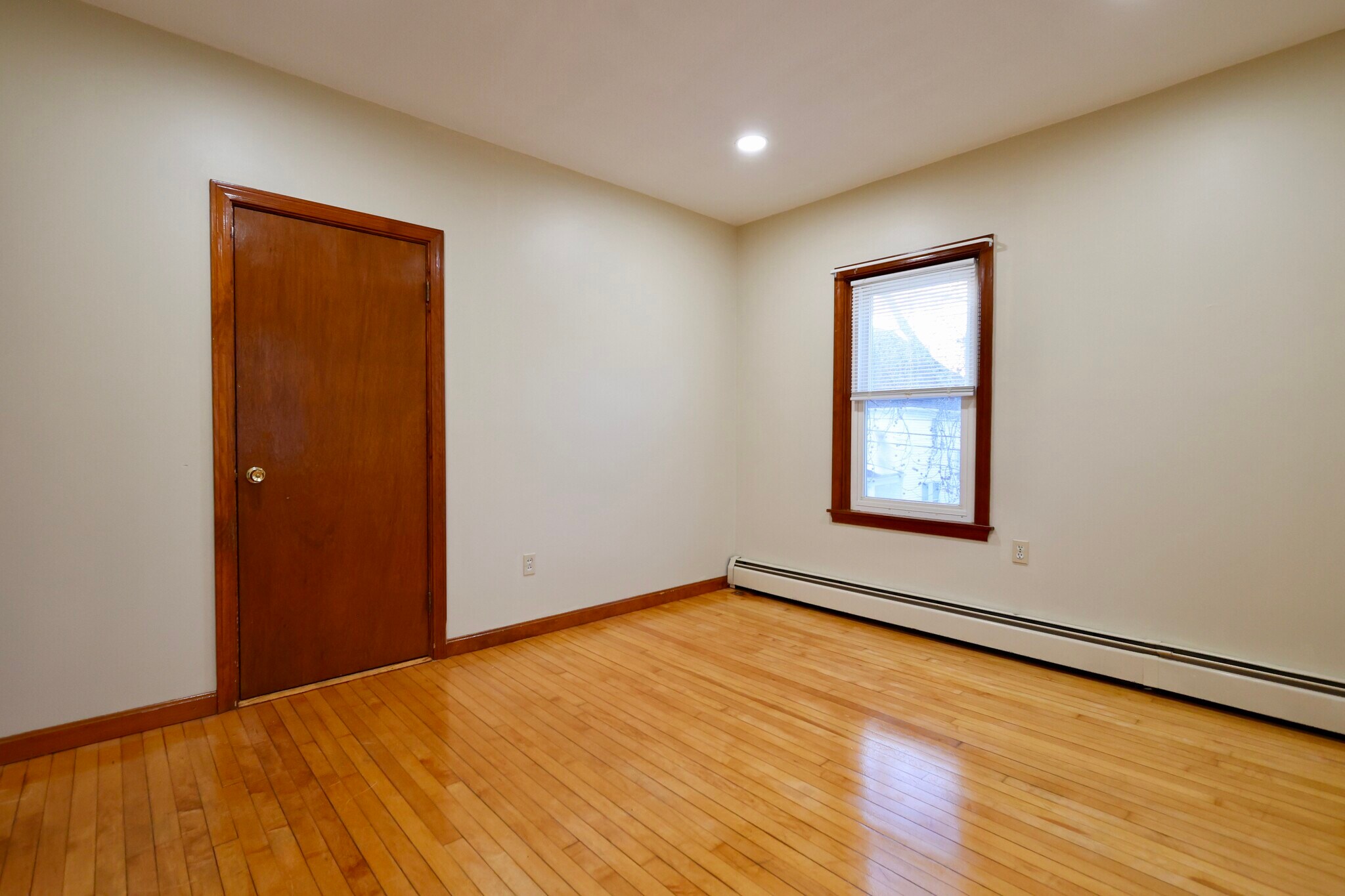 Building Photo - 31 Anthony St