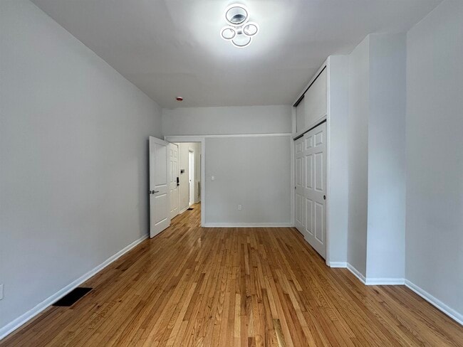 Building Photo - 316 21st St