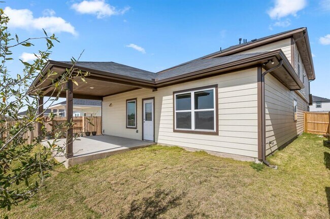 Building Photo - 113 Copper Lily Dr