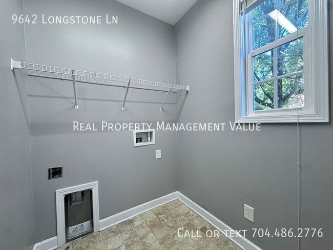 Building Photo - 9642 Longstone Ln