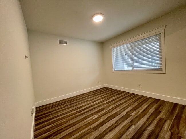 Building Photo - 9556 Cecilwood Dr