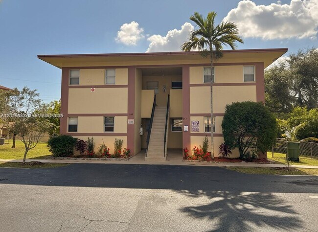 Building Photo - 825 SW 10th St
