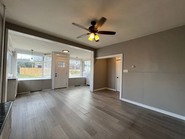 Building Photo - Beautifully remodeled single-family residence offers approximately 1,330 square feet of living sp...