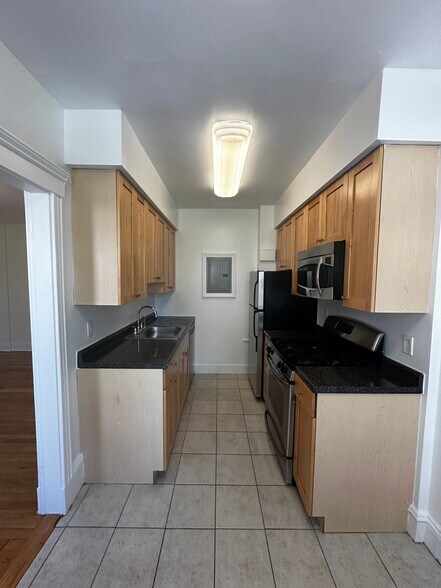 Building Photo - 5 Chauncy St