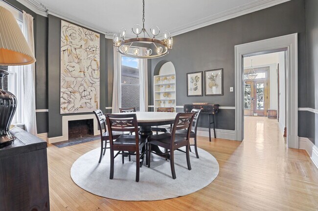 Building Photo - 550 E Town St