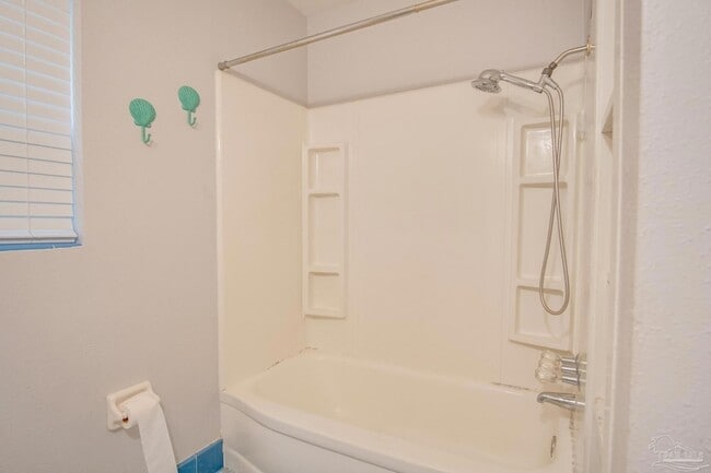 Building Photo - 1004 Kearny Dr