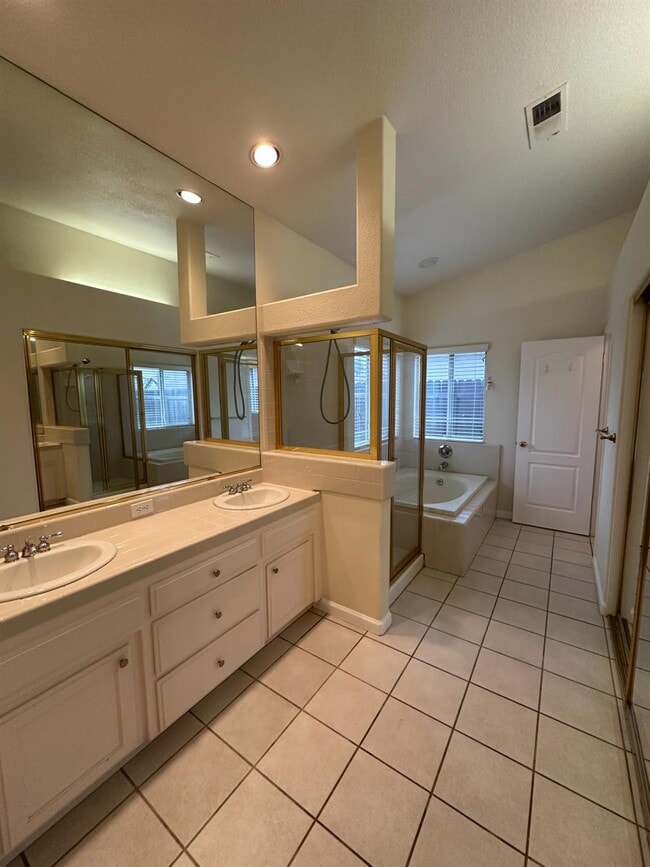 Building Photo - 2260 E Niles Ave