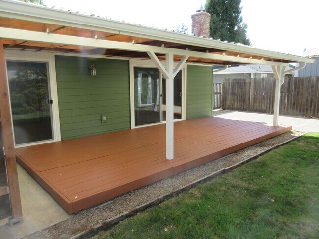 Building Photo - Well Maintained Three Bedroom in Keizer