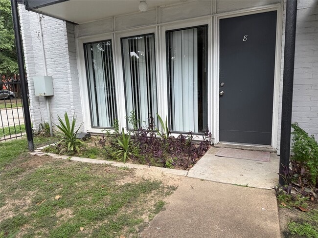 Primary Photo - 1000 Heights Blvd