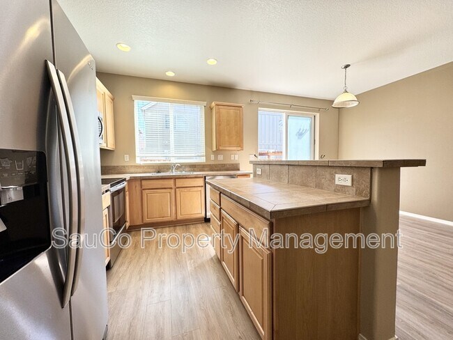 Building Photo - 4572 SE Olivewood St