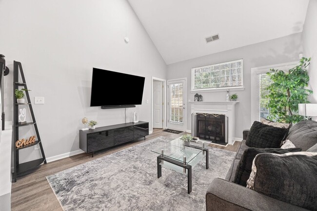 Building Photo - This immaculate 3-bed, 2.5 bath townhome in the Olde Stone Crossing community with the primary be...