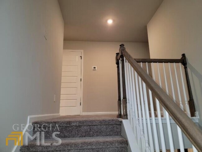 Building Photo - 275 S Ridge