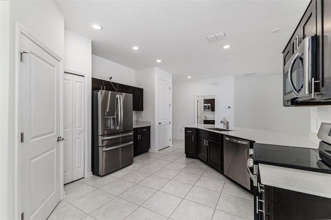 Building Photo - 1121 Deepwater Cir