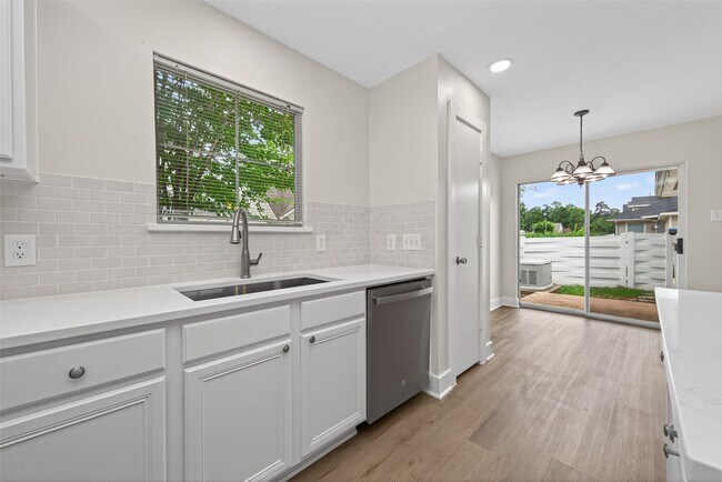 Building Photo - 21090 Alden's Oak