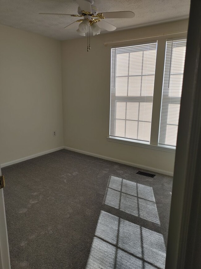 Building Photo - WOODBRIDGE CENTER END OF GROUP TOWNHOUSE