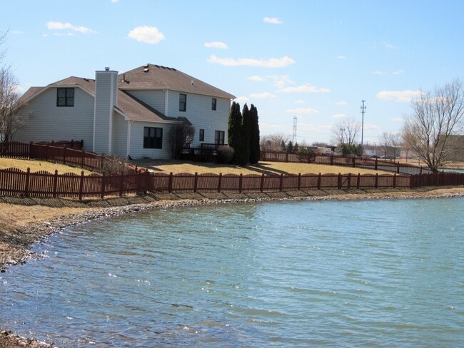 Building Photo - 3690 Baybrook Dr