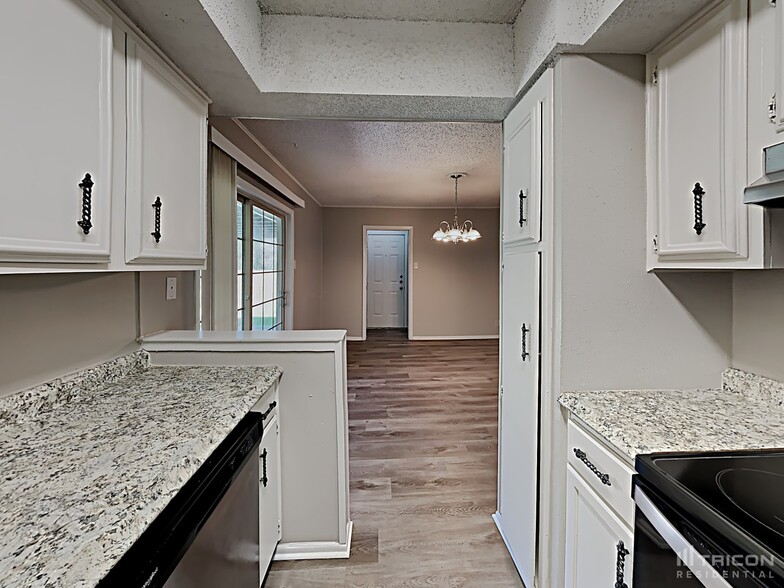 Building Photo - 6834 Indian Lake Dr