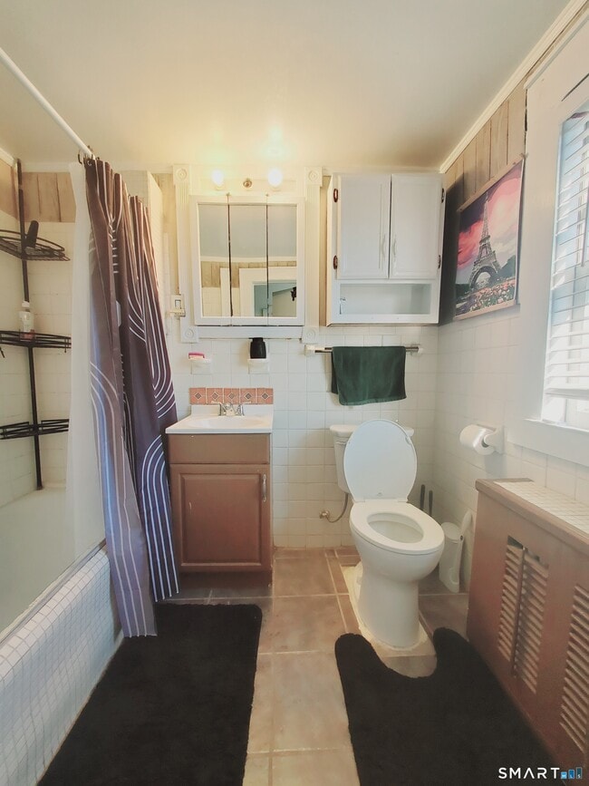 Building Photo - 152 River Rd Ext