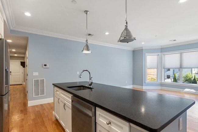 Building Photo - 15 Preble St