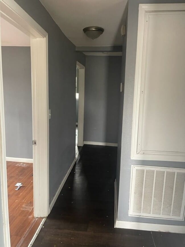 Building Photo - 106 E 75th St