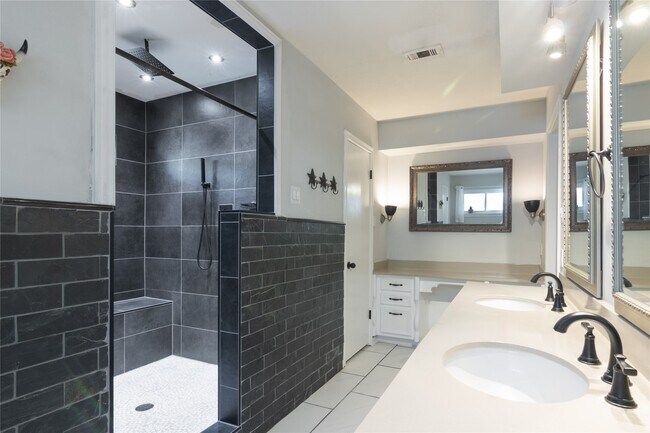 Building Photo - 13418 Paradise Valley Dr