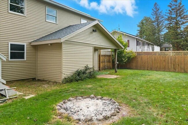 Building Photo - 89 Oakwood Dr