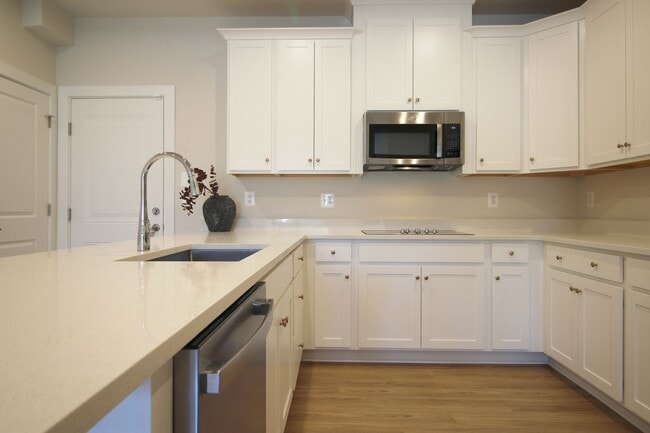 Building Photo - Well-located 2-bedroom
