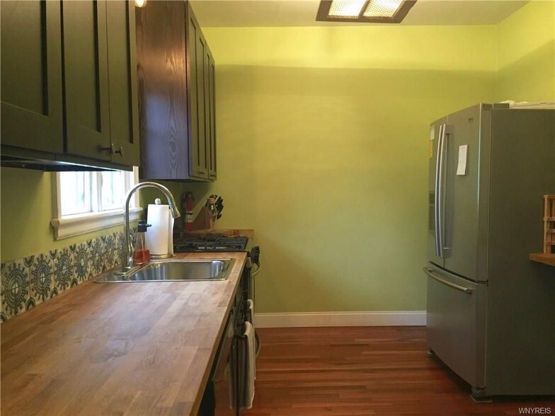 Building Photo - 496 W Ferry St