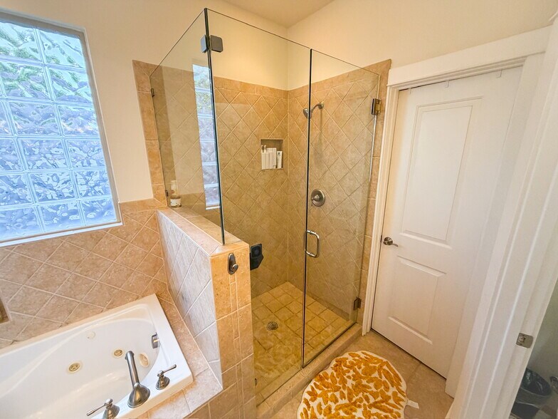 Building Photo - 506 Sunny Ln