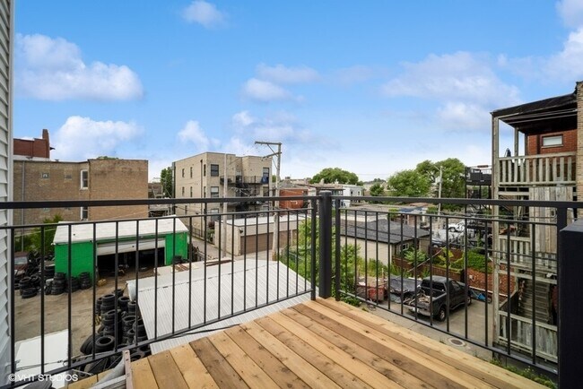 Building Photo - 1100 S Western Ave